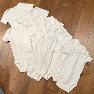 CARTER’S bundle of 9 white bodysuits onesies